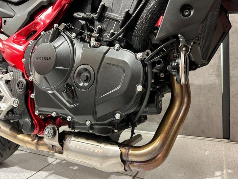 74/2025 Honda CB750 Hornet - ONLY 749 MILES!!
