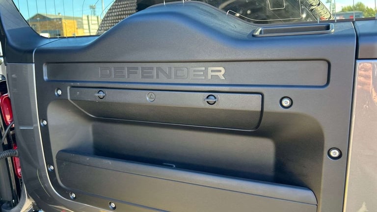 2024 Land Rover Defender 3.0 D300 X-Dynamic HSE 90 3dr Auto ESTATE DIESEL Automatic