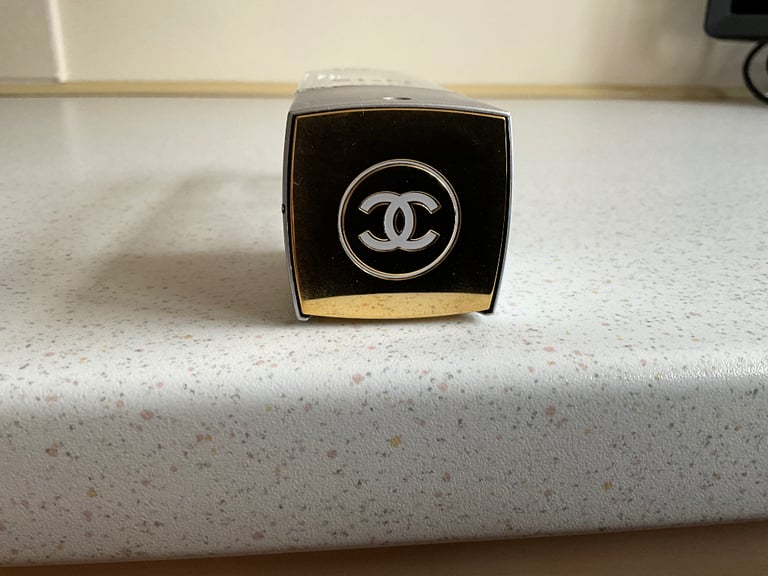 Chanel No.19 Empty Eau de Toilette Perfume Bottle, 100ml, Spray type, Gold top Chanel logo