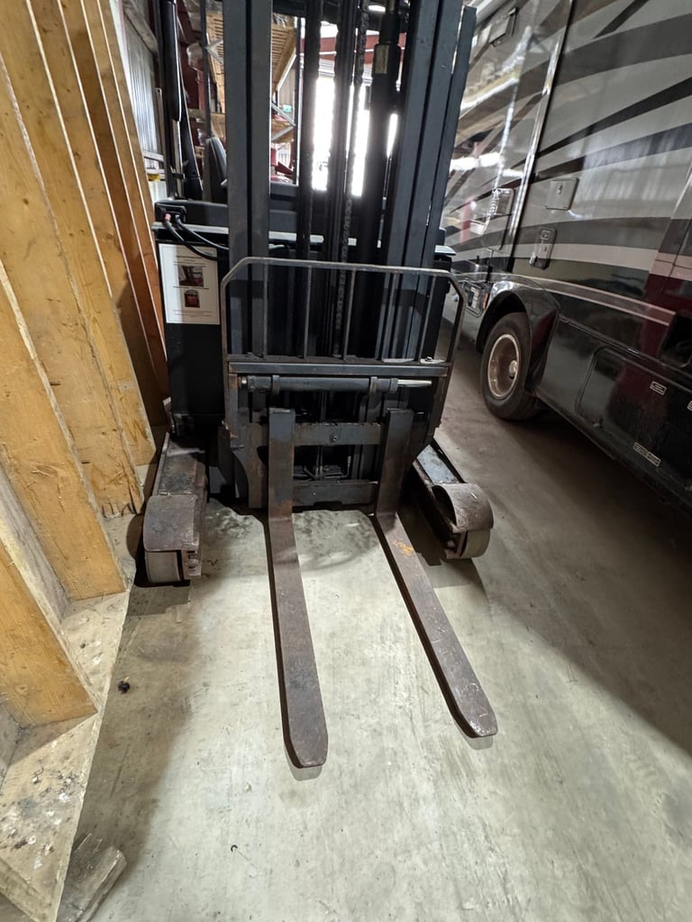 Linde R14 reach electric forklift truck 2016 / 12378 hours/ working perfectly