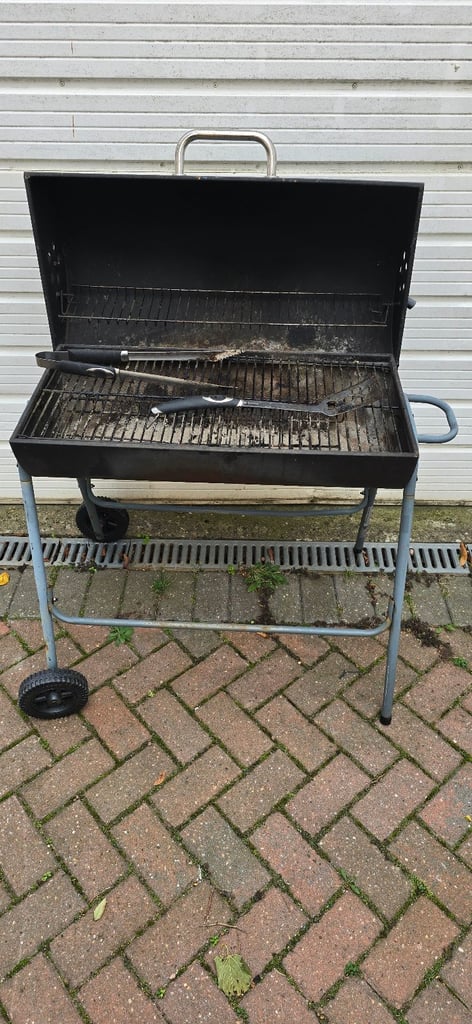 image for Used bbq/barbecue wood or coal need a clean out £15 cash collected Rushall ws4 NO HOLDING 
