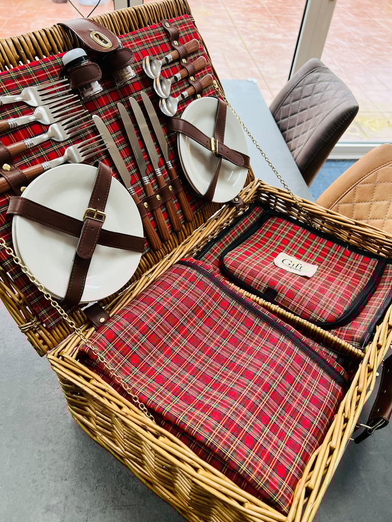 The Gift Company Stunning Picnic Basket with in-built Cool Box