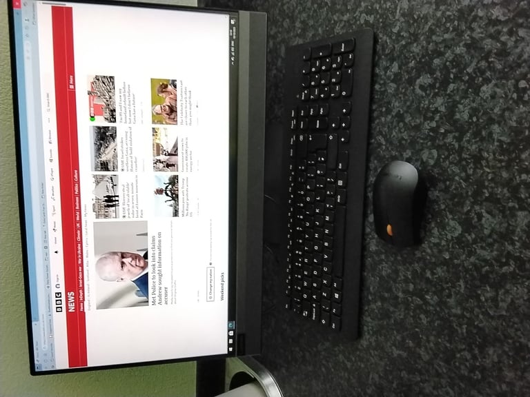 image for Lenovo Ideacentre 520 AIO PC , AMD RAEDON, 8GB Ram, 1TB HDD