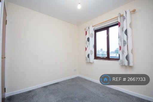 2 bedroom flat in Gladstone Place, Woodside, Aberdeen, AB24 (2 bed) (#2667733)