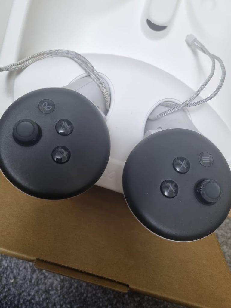 Oculus Meta Quest 3S Virtual Reality Headset 128GB with Controllers and Box
