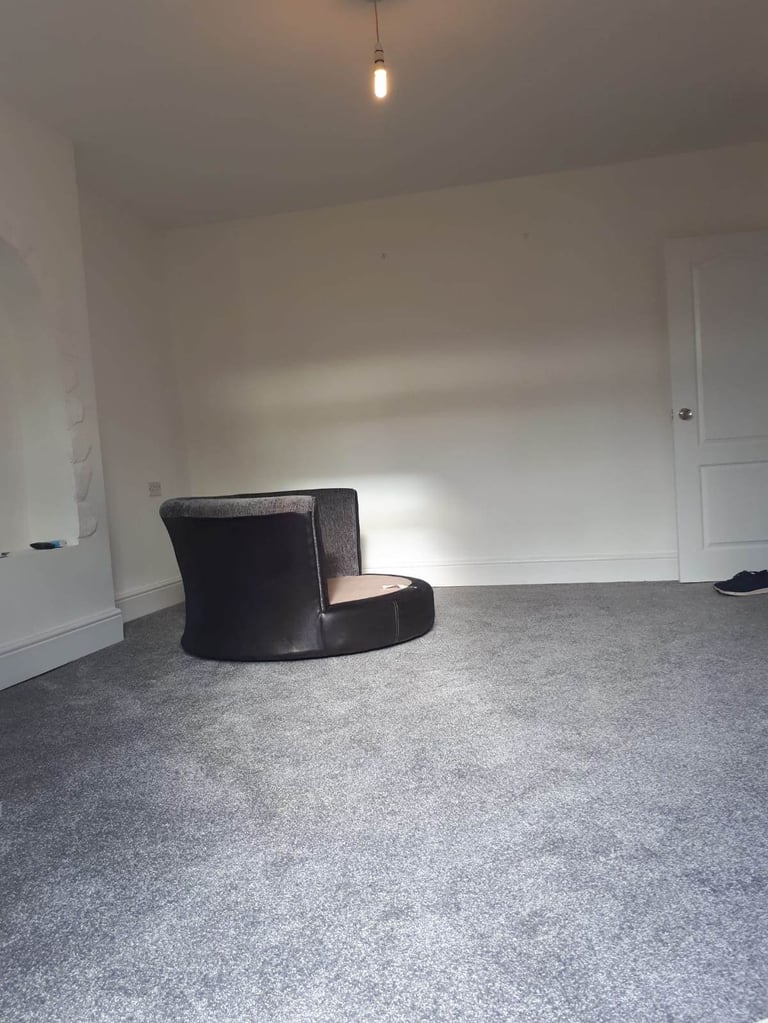 LARGE DOUBLE ROOM FOR RENT 