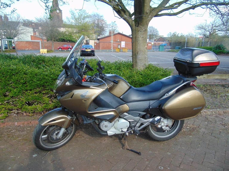 Honda NT700 VA DEAUVILLE, 2006 MODEL SHAFT DRIVE TOURER WITH PANNIERS AND BOX