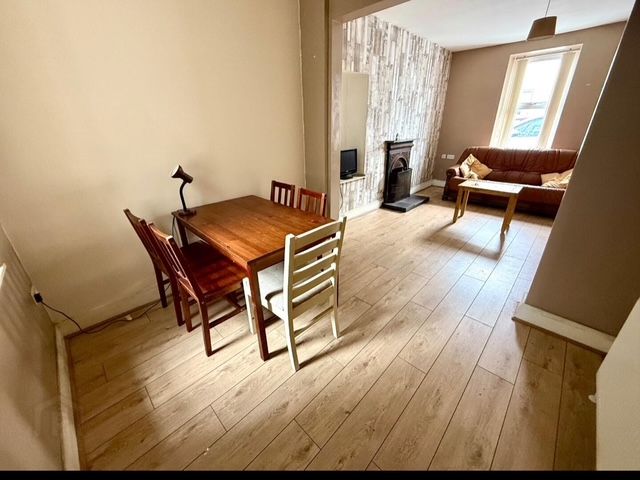 Small 3 Bed terrace house to rent WATERSIDE 