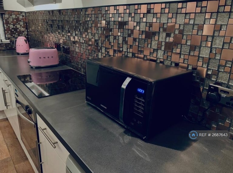 4 bedroom flat in Glasgow, Glasgow, G5 (4 bed) (#2687643)