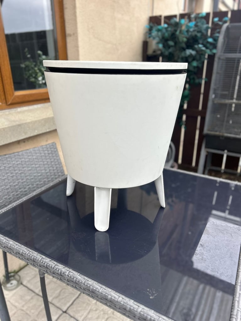image for Cooler bar/table