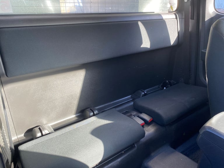 (64) Isuzu D Max E/C 2.5 Twin Turbo,  Canopy ,nt mitsubishi l200 club cab,toyota hilux ecb,