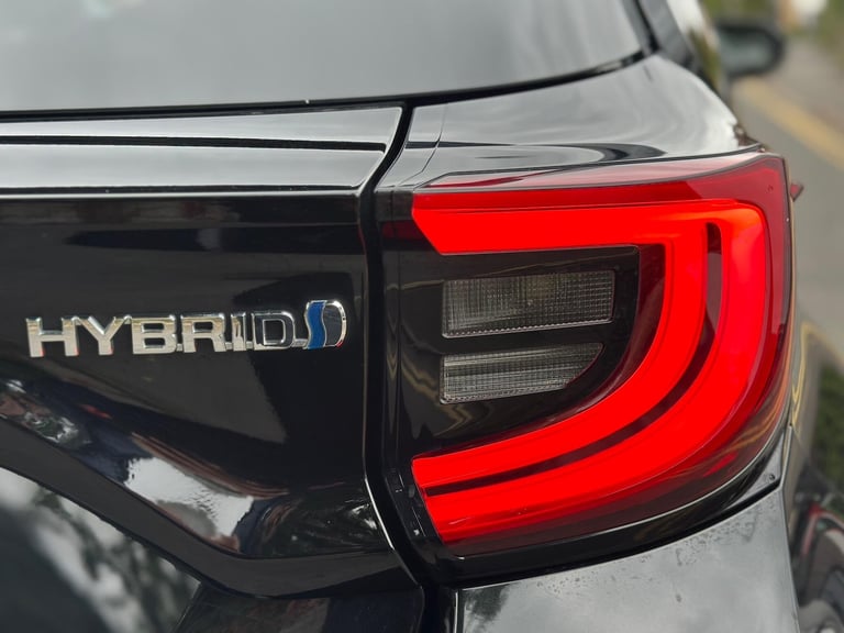 2021 Toyota Yaris 1.5 VVT-h Design E-CVT Euro 6 (s/s) 5dr HATCHBACK Petrol/Electric Hybrid Automatic
