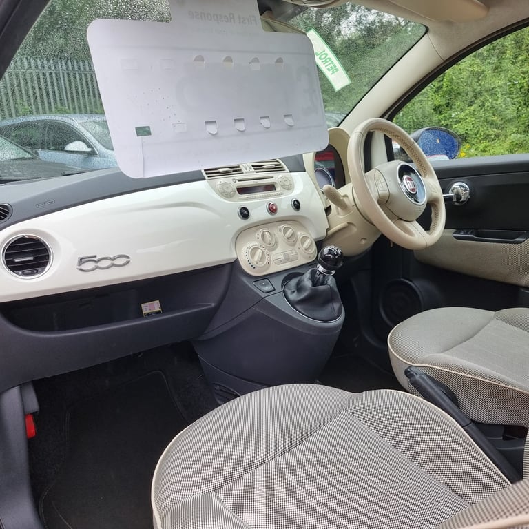 FIAT 500 LOUNGE 1.2 PETROL MODEL YEAR 2010 £35 ROAD TAX PER YEAR& ULEZ FREE LONG MOT GREAT CAR!!!