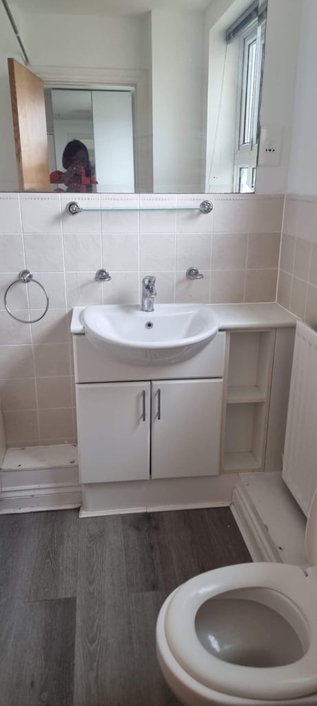image for DEEP CLEANER, END OF TENANCY CLEANER, COMMERCIAL AND RESIDENTIAL CLEANER 