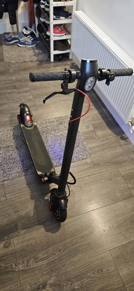 Electric Scooter 350W Great condition - Black & Foldable