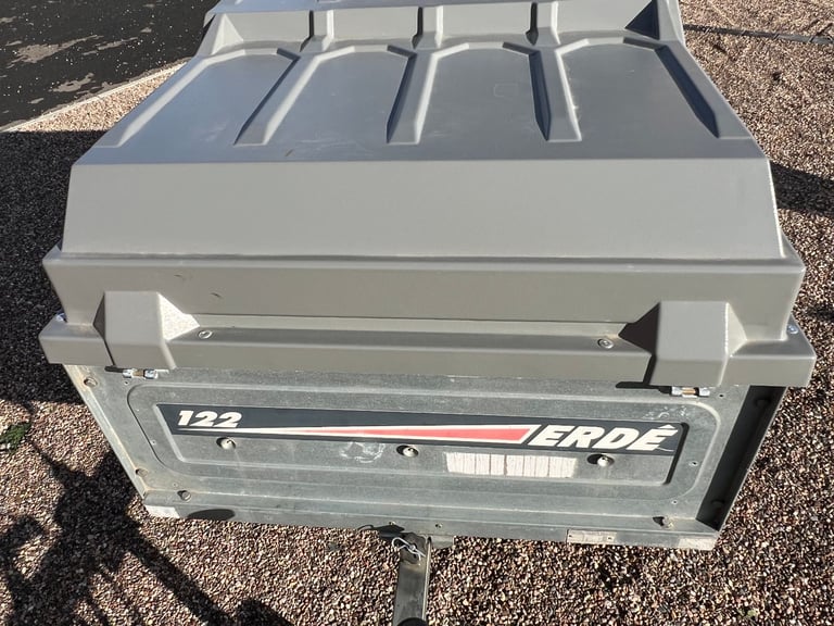 Erde 122 Trailer and Hardcover (locable)