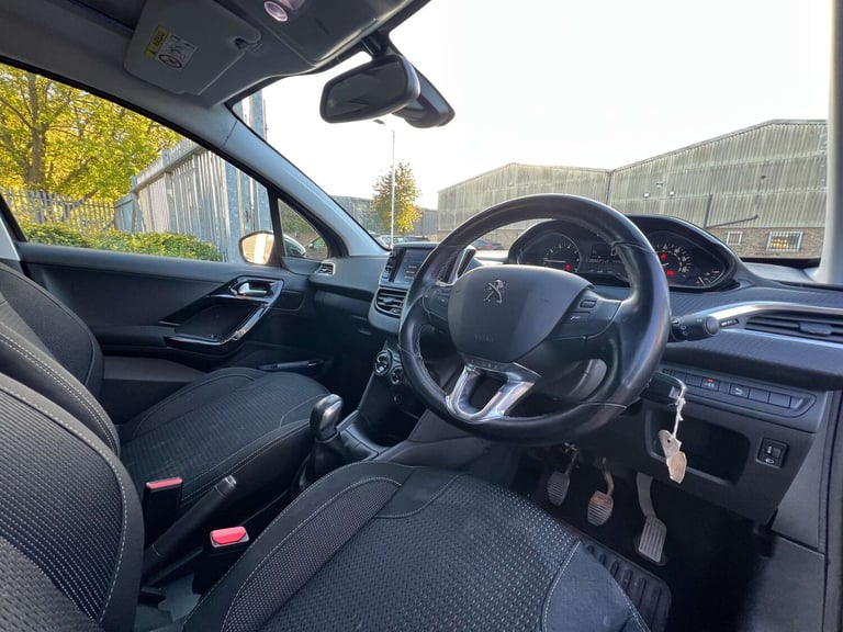 2017 Peugeot 208 1.2 PureTech Allure Premium Hatchback 5dr Petrol Manual Euro 6 (s/s) (82 ps Hatc...