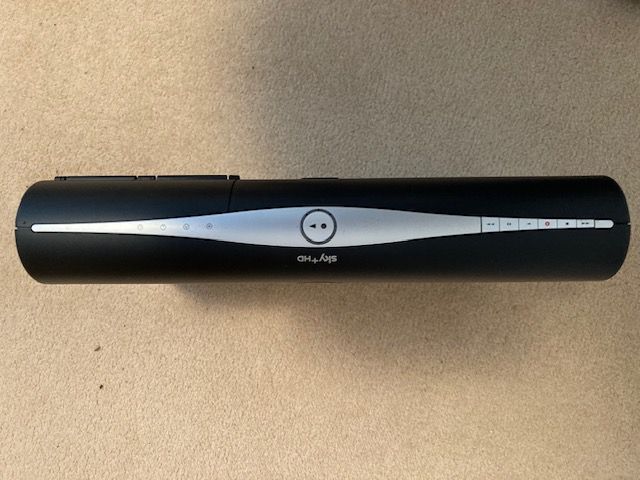 Sky HD+ box model DRX890