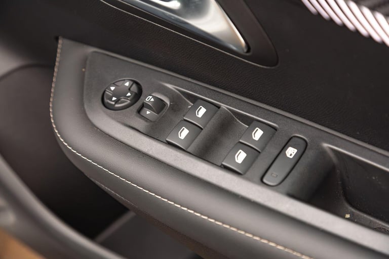 2024 Peugeot 208 1.2 PureTech MHEV Allure Hatchback 5dr Petrol Hybrid e-DSC Euro 6 (s/s) (10 HATC...