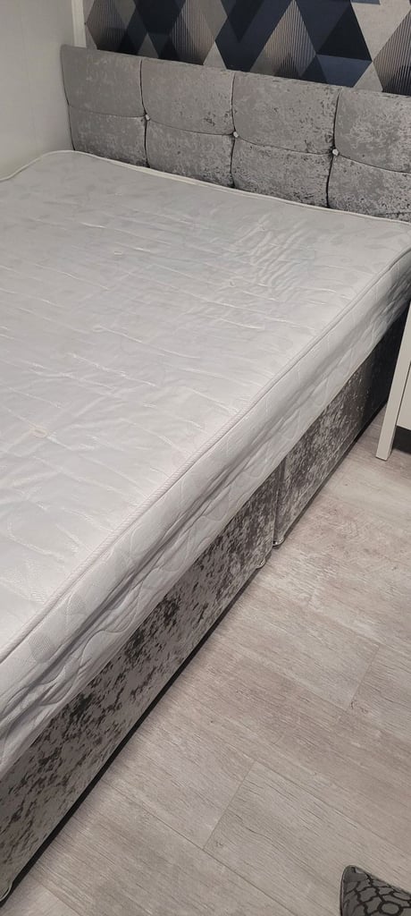 Crushed velvet double bed 