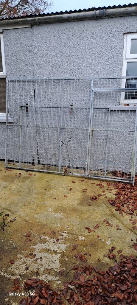 3 Dag Panels, fencing