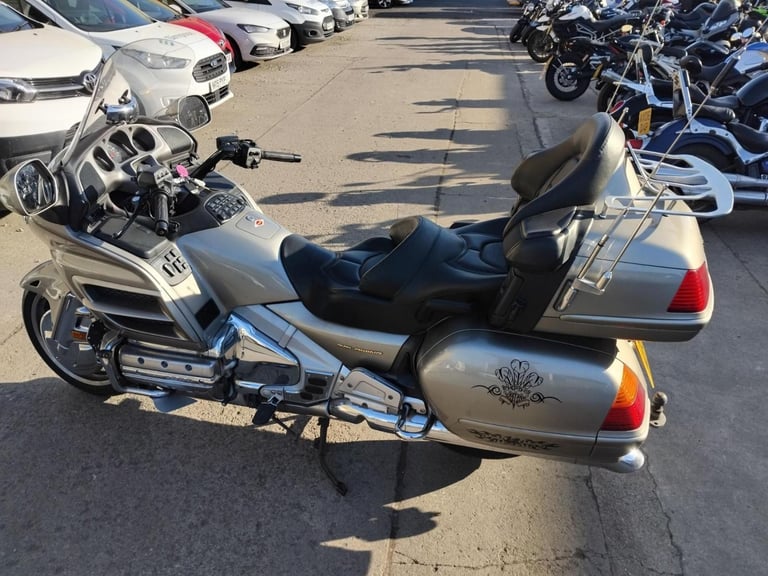2002 02 HONDA GL 1800 A-2 GOLDWING LUXURY CRUISER TOURING TOURER GOLD WING