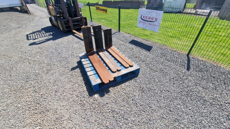 Selection of forklift pallet forks 16" & 20" tractor telehandler 