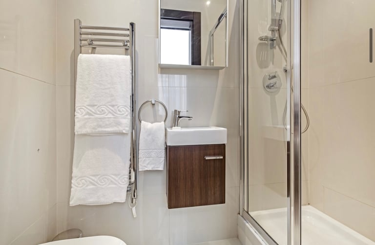 South Kensington - SW7 Three Bedroom Apartment Short Term Let £3430 per week 