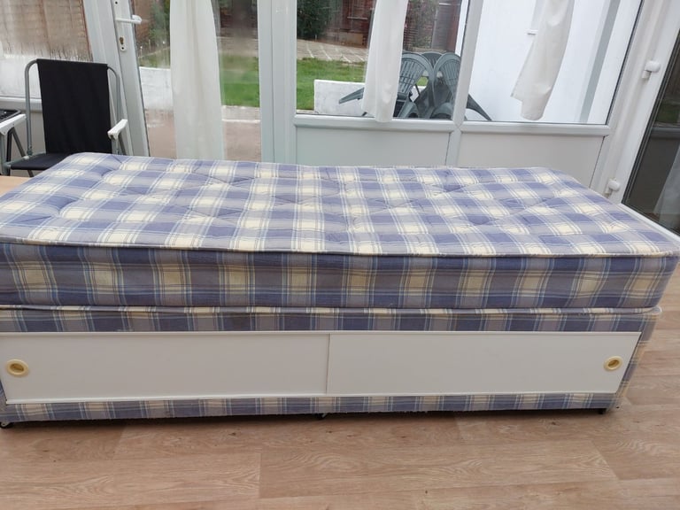 Single divan bed with mattress and bedsides 