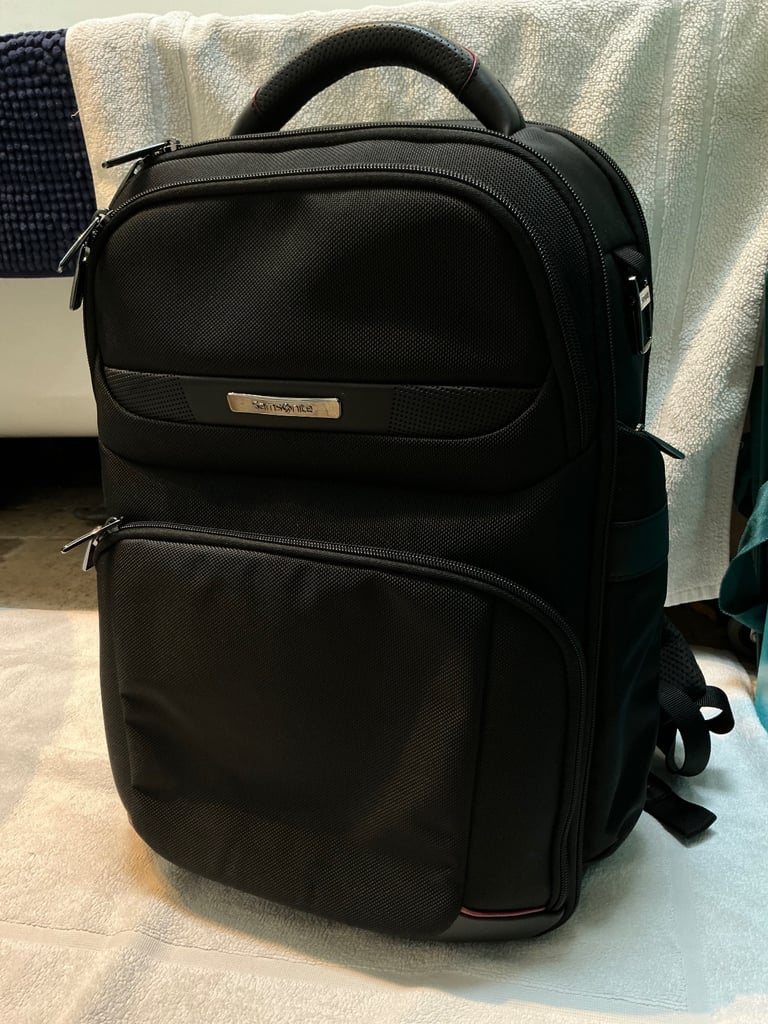 image for COMPUTER BACK PACK - OVERNIGHT BAG GENUINE SAMSONITE DLX PRO 6