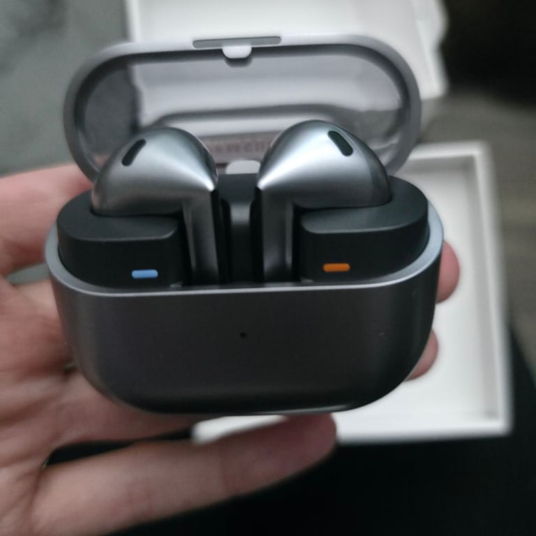 Galaxy buds 3 new in box never used 