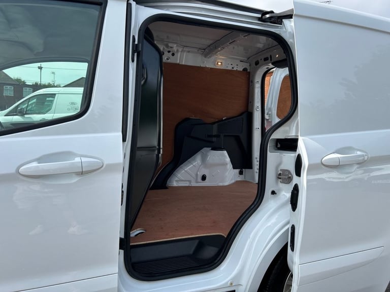 2020 Ford Transit Courier 1.0 EcoBoost LIMITED P/V 5dr L1 ONE OWNER, 3 SERVICES PANEL VAN Petrol ...
