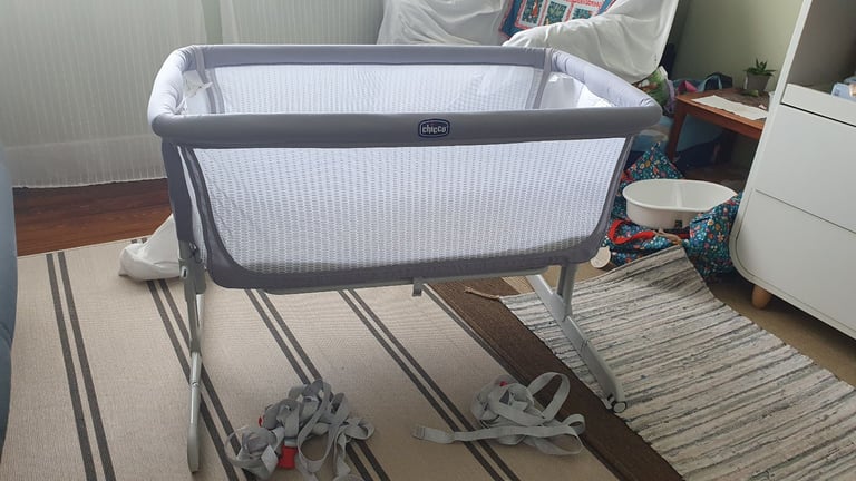 Chicco Next2Me Bedside Crib 