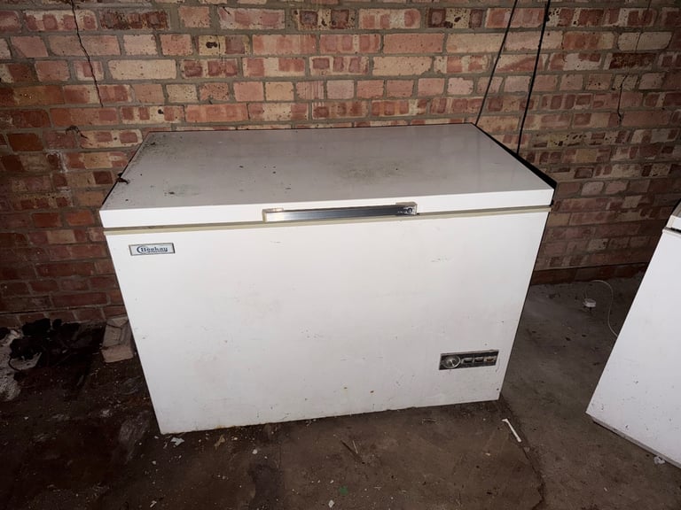 BEEKAY GT360 CHEST FREEZER