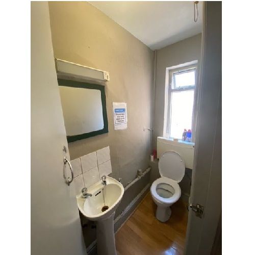 Lovely Bedsit in Avenue Gardens, Acton Town, W3 8HA ***All Utility Bills Inc***