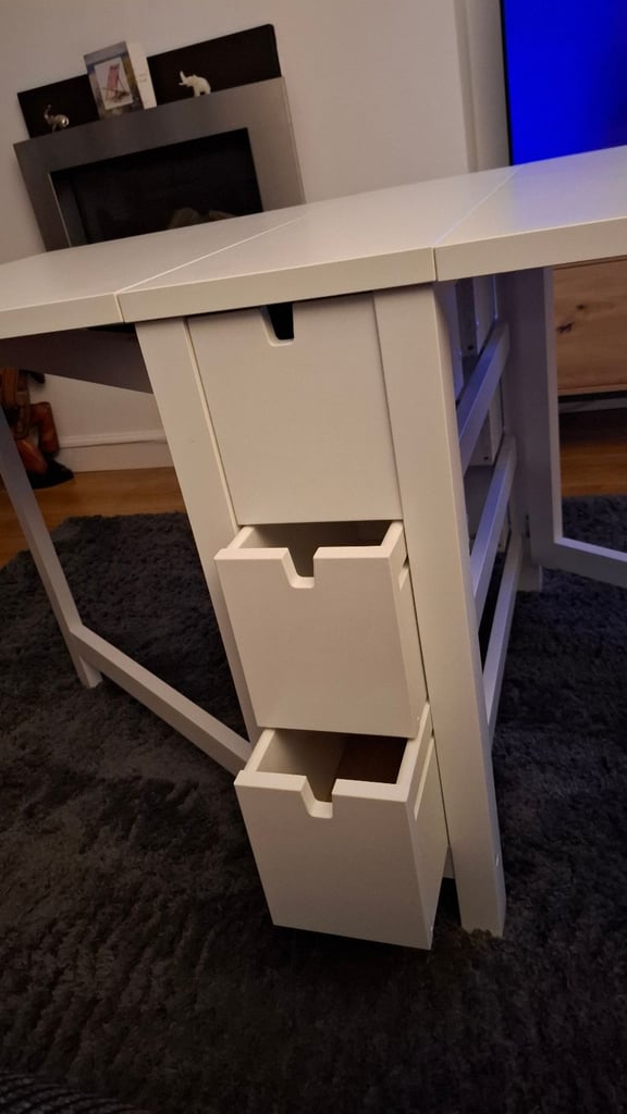 White dropleaf extending table