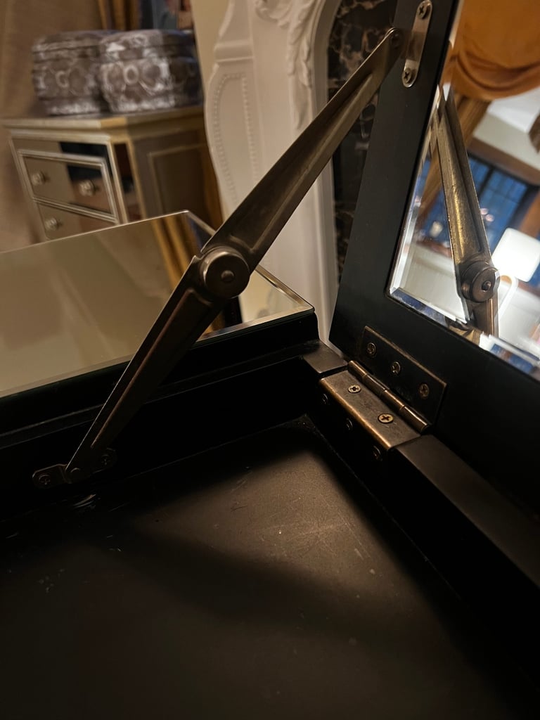 Mirrored dressing table/vanity 