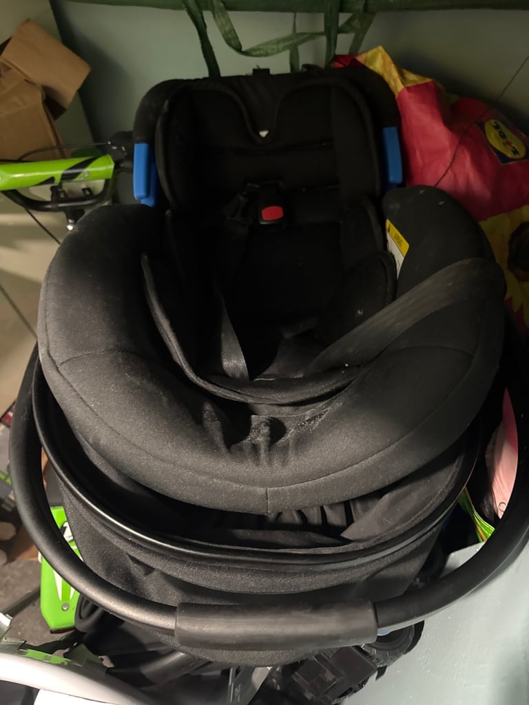Puggle car seat black 