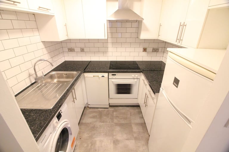 BRAND NEWLY REFURBISHED TWO BED FLAT WITH PARKING- WEST DRAYTON HEATHROW UXBRIDGE HAYES IVER