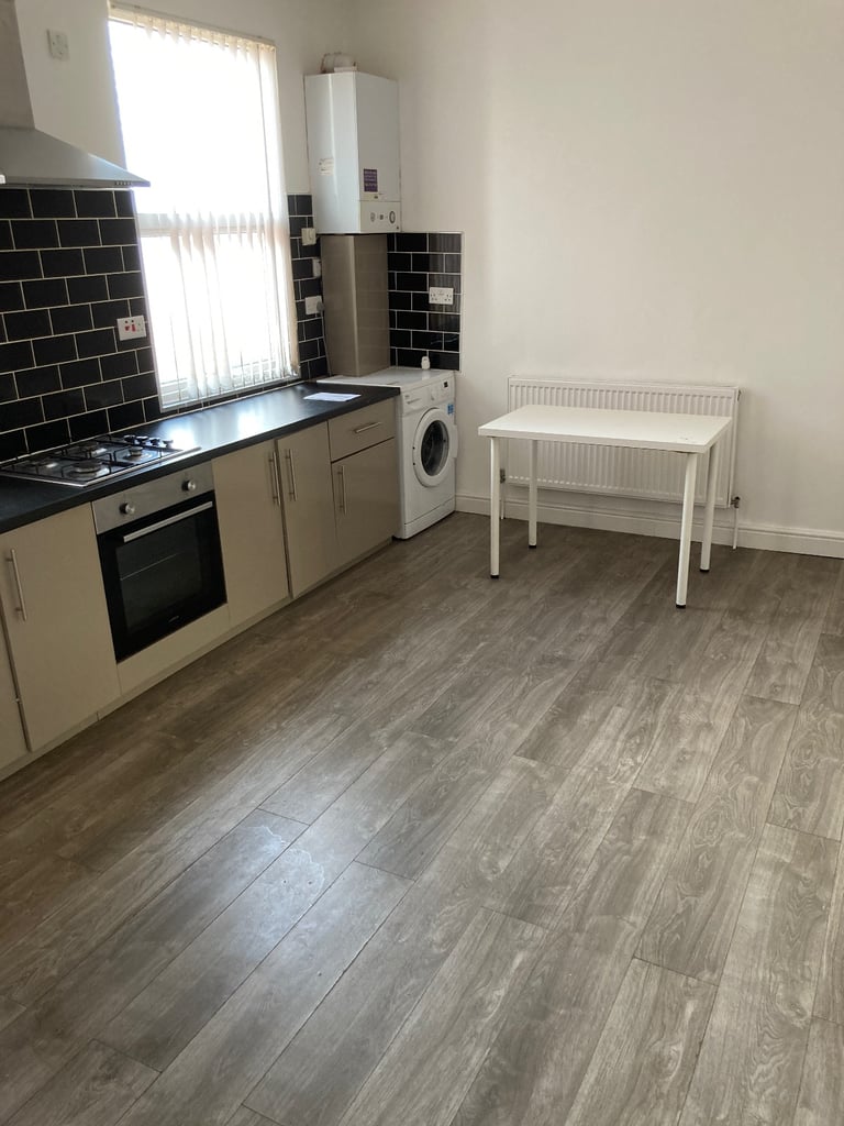 :: Unfurnished 2 Bed Apartment on the First Floor :: Monument Road :: B16 8UU ::