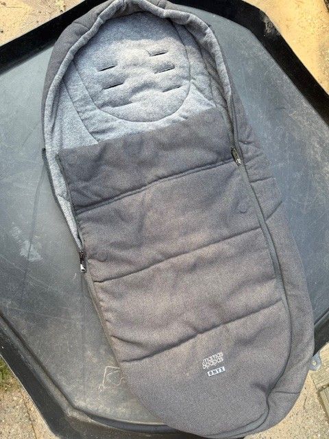 Mama's & Papa's ONYX Ocarro with a Cybex Cloud T layback car seat.