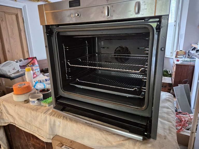 Neff fan oven. Clean and in excellent condition. 