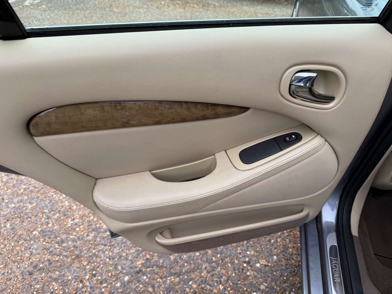 2007 Jaguar S-Type 3.0 S-Type SE V6 Auto 4dr Saloon Petrol Automatic