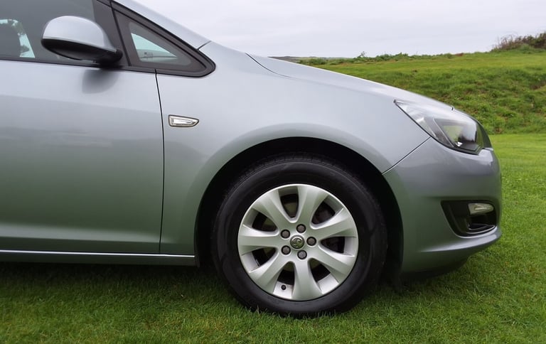 2015 Vauxhall Astra 1.4i 16V Design 5dr HATCHBACK Petrol Manual