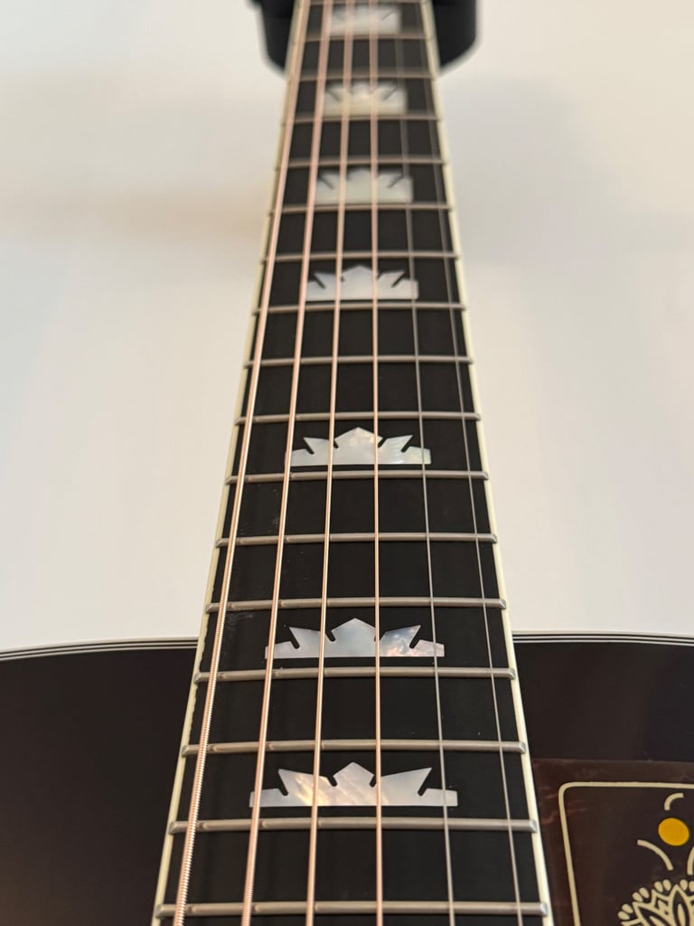 Sigma GJA-SG200+ Grand Jumbo Electro/Acoustic Guitar Sunburst