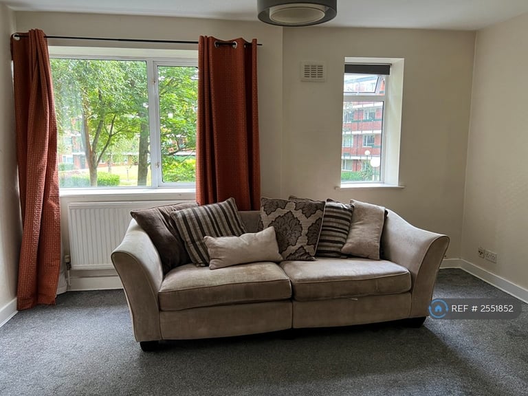 2 bedroom flat in Redmires Court, Salford, M5 (2 bed) (#2551852)