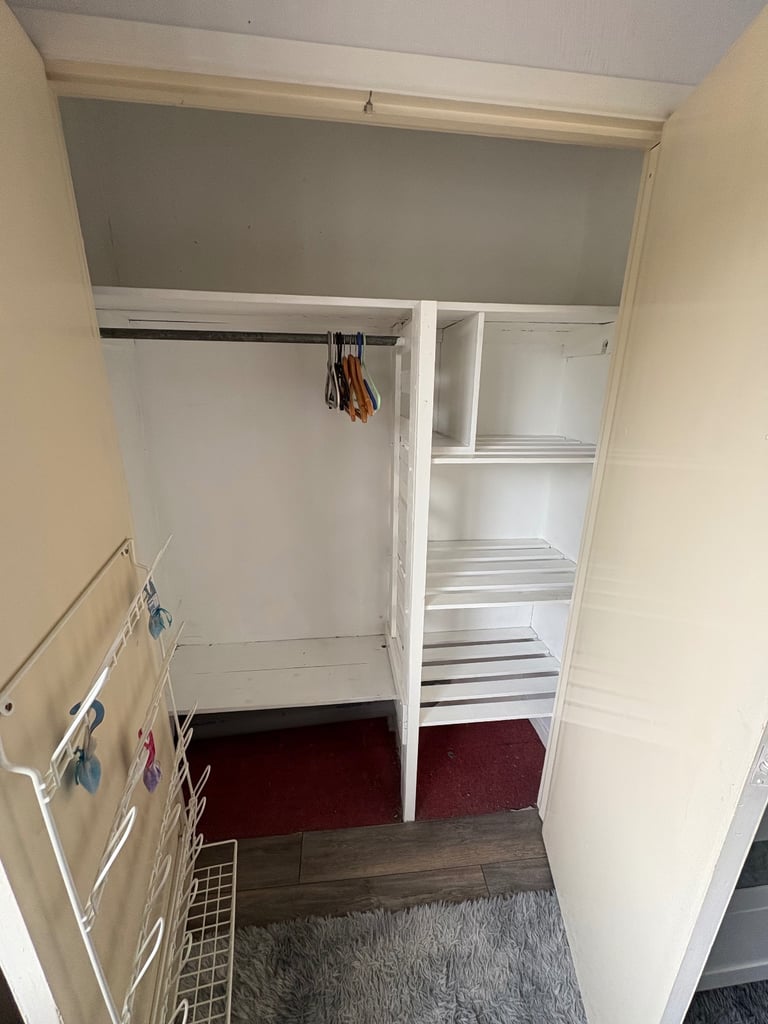 ✨ Room for Rent – Great Location! ✨