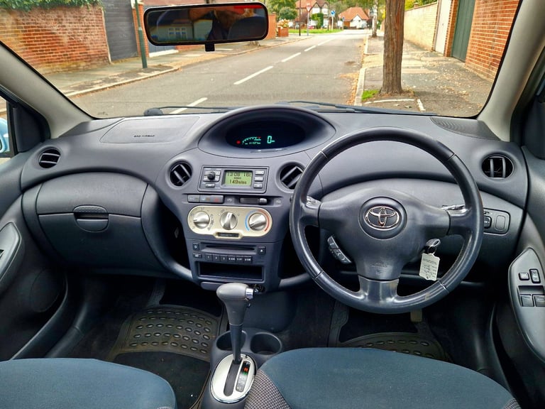 AUTO TOYOTA YARIS 1.3 VVT-I ULEZ FREE DRIVES GREAT 