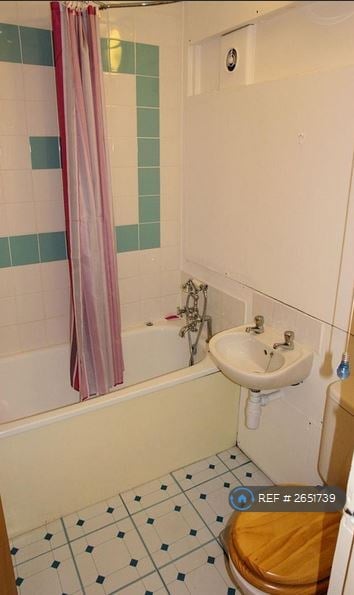1 bedroom flat in Wycliffe End, Aylesbury, HP19 (1 bed) (#2651739)