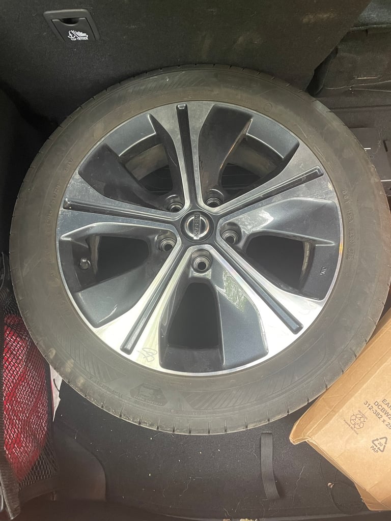 Nissan leaf alloy with tyre for sale
